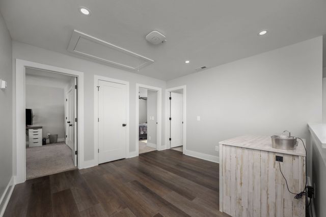 2093 Ferry Rd, Clarksville, TN 37040