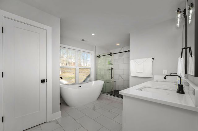 2093 Ferry Rd, Clarksville, TN 37040