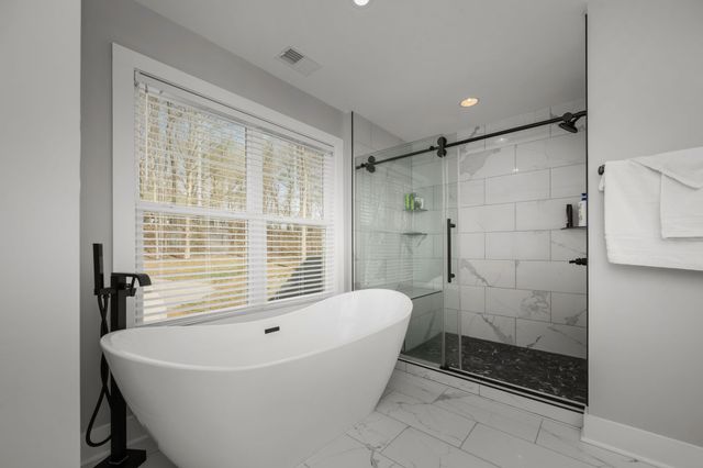 2093 Ferry Rd, Clarksville, TN 37040