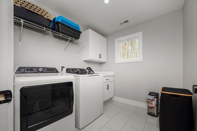 2093 Ferry Rd, Clarksville, TN 37040