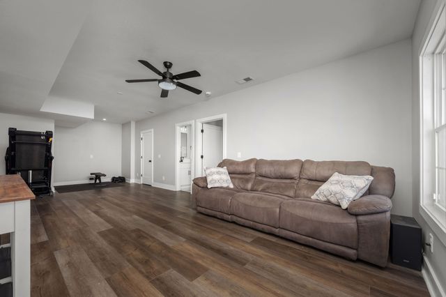 2093 Ferry Rd, Clarksville, TN 37040