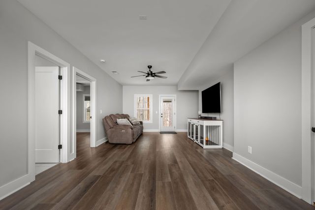 2093 Ferry Rd, Clarksville, TN 37040