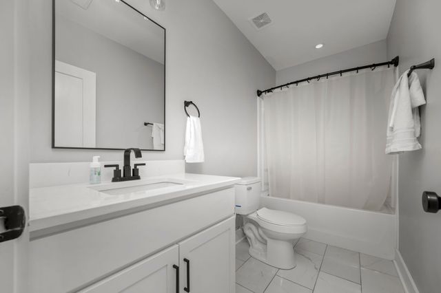 2093 Ferry Rd, Clarksville, TN 37040