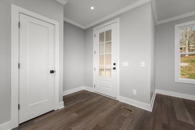 2093 Ferry Rd, Clarksville, TN 37040