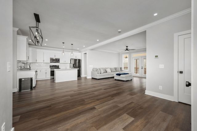 2093 Ferry Rd, Clarksville, TN 37040