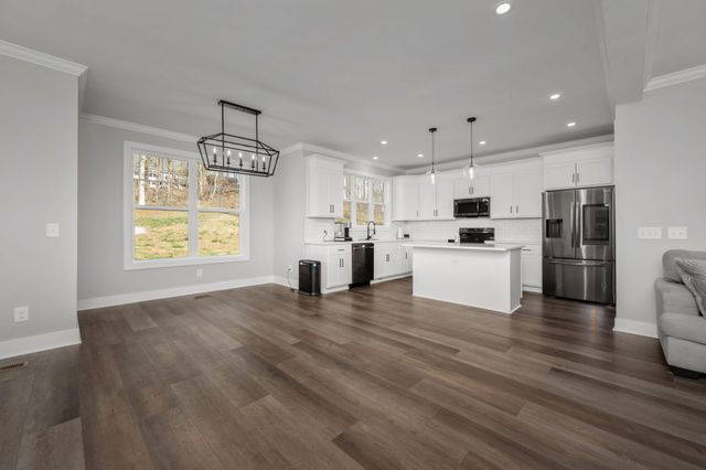 2093 Ferry Rd, Clarksville, TN 37040