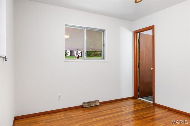 6138 Emerald Avenue, Ferguson, MO 63135