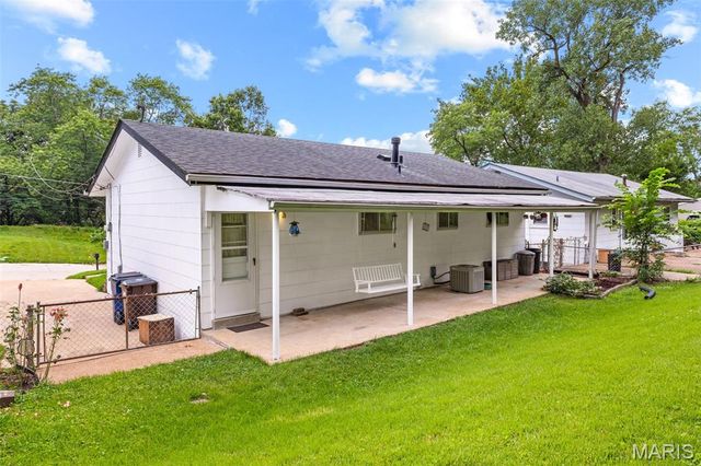 6138 Emerald Avenue, Ferguson, MO 63135