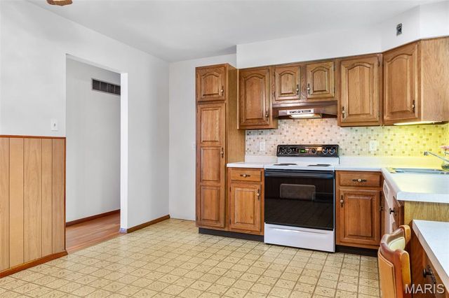 6138 Emerald Avenue, Ferguson, MO 63135