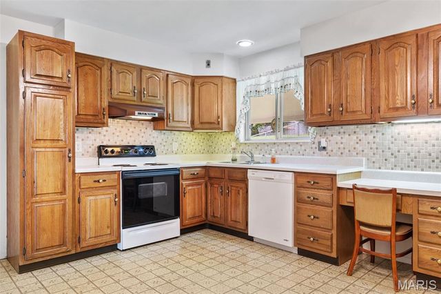 6138 Emerald Avenue, Ferguson, MO 63135