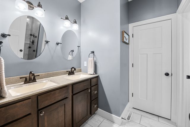 5659 IDAHO Drive, Bettendorf, IA 52722