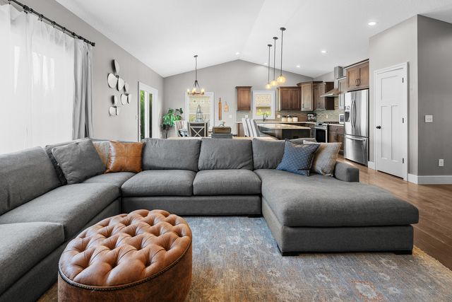 5659 IDAHO Drive, Bettendorf, IA 52722