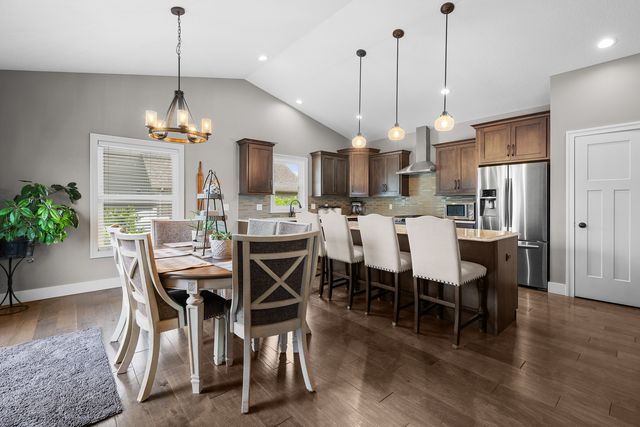 5659 IDAHO Drive, Bettendorf, IA 52722