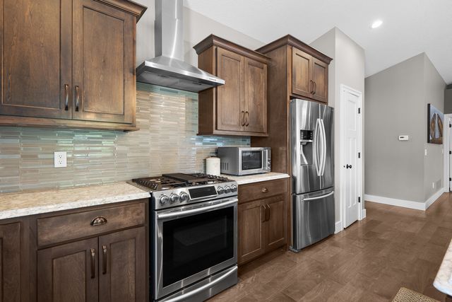 5659 IDAHO Drive, Bettendorf, IA 52722