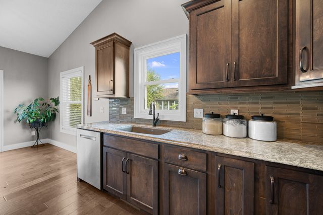 5659 IDAHO Drive, Bettendorf, IA 52722
