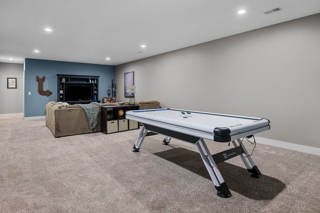 5659 IDAHO Drive, Bettendorf, IA 52722