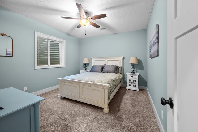 5659 IDAHO Drive, Bettendorf, IA 52722
