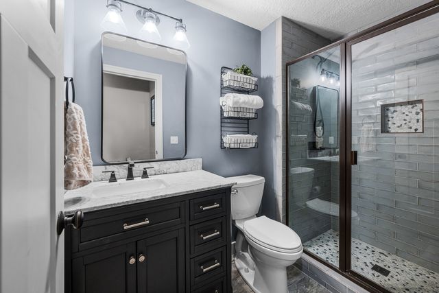 5659 IDAHO Drive, Bettendorf, IA 52722