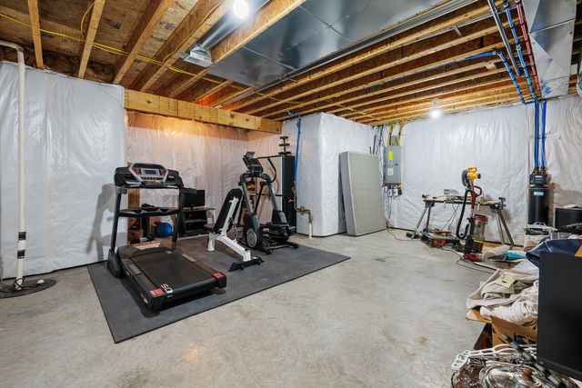 5659 IDAHO Drive, Bettendorf, IA 52722