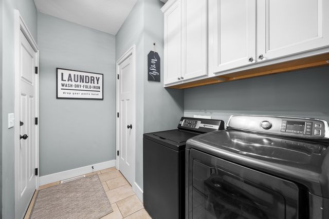 5659 IDAHO Drive, Bettendorf, IA 52722