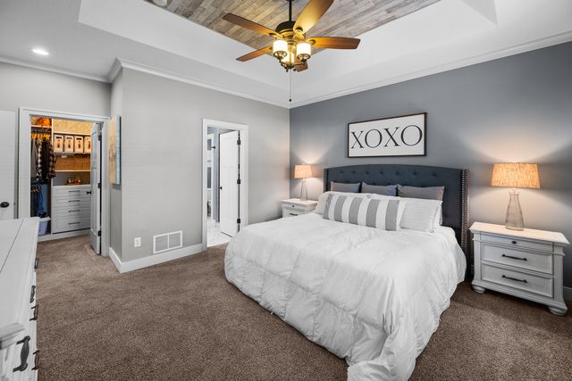 5659 IDAHO Drive, Bettendorf, IA 52722