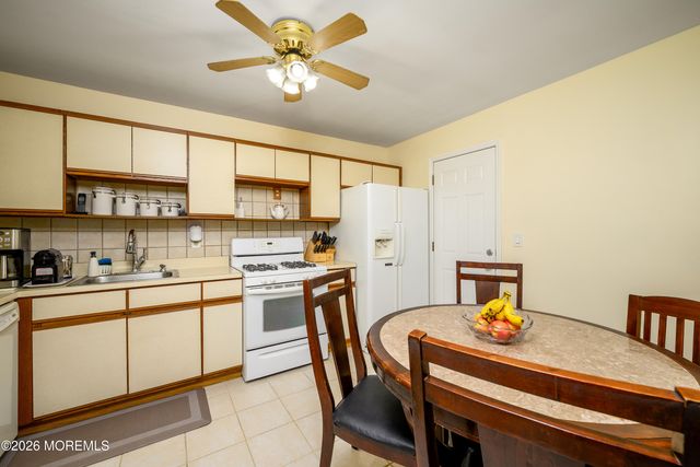 136 Woodmere Drive 406, Parlin, NJ 08859