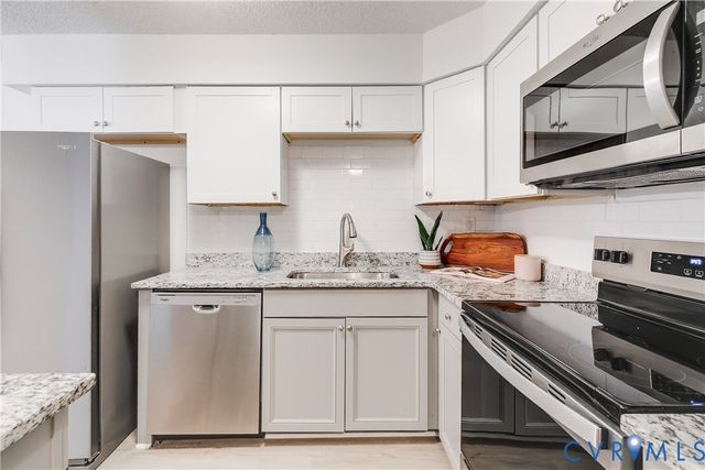 1829 Ivystone Dr, Henrico, VA 23238