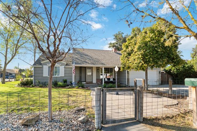3144 E Sussex Way, Fresno, CA 93726