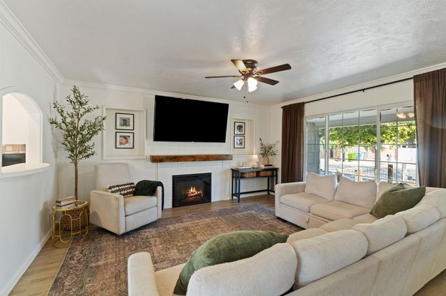 3144 E Sussex Way, Fresno, CA 93726