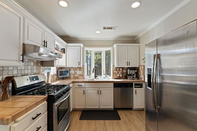 3144 E Sussex Way, Fresno, CA 93726