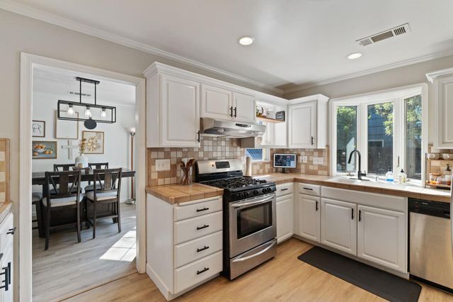 3144 E Sussex Way, Fresno, CA 93726