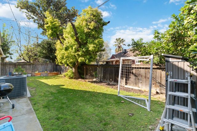 3144 E Sussex Way, Fresno, CA 93726