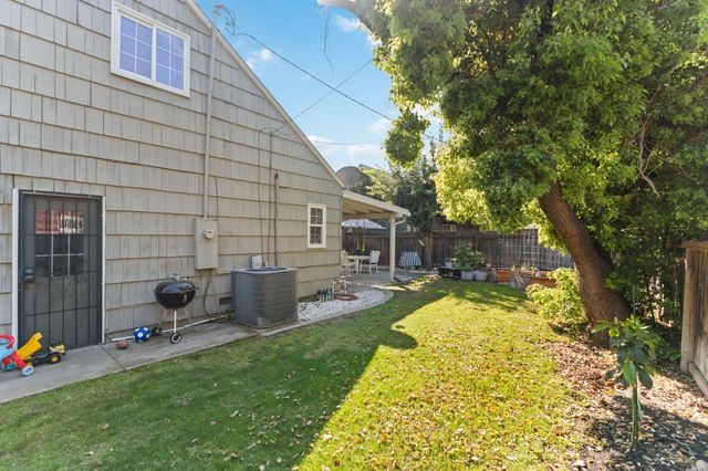 3144 E Sussex Way, Fresno, CA 93726