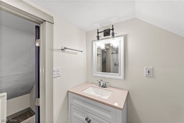 3180 Sycamore Road, Cleveland Heights, OH 44118