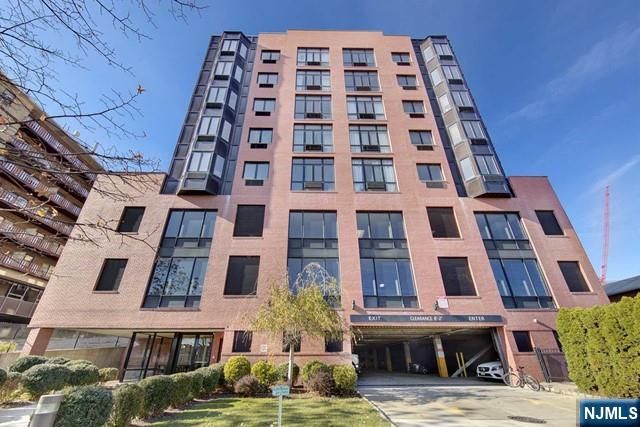 29 1st Street 807, Hackensack, NJ 07601