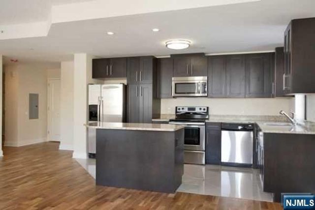 29 1st Street 807, Hackensack, NJ 07601