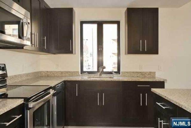 29 1st Street 807, Hackensack, NJ 07601