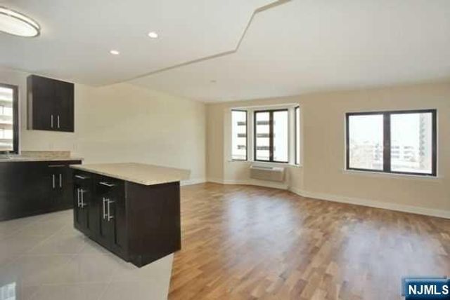 29 1st Street 807, Hackensack, NJ 07601