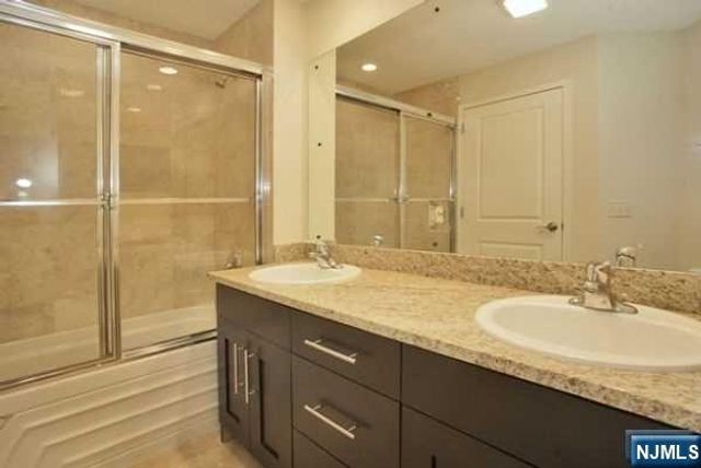 29 1st Street 807, Hackensack, NJ 07601