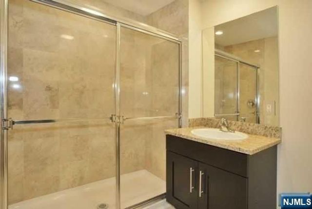 29 1st Street 807, Hackensack, NJ 07601