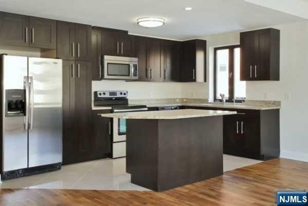 29 1st Street 807, Hackensack, NJ 07601