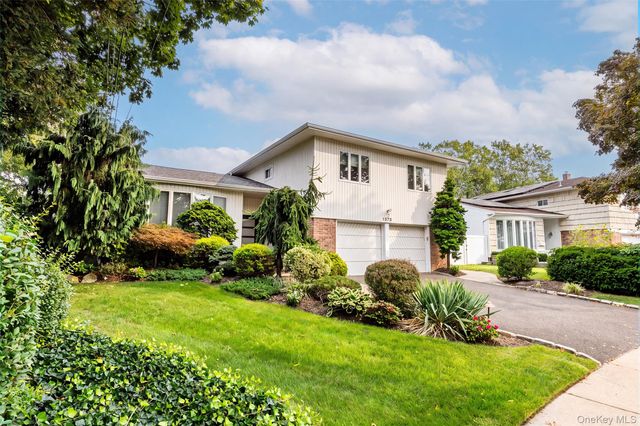 1875 Julian Lane, Merrick, NY 11566