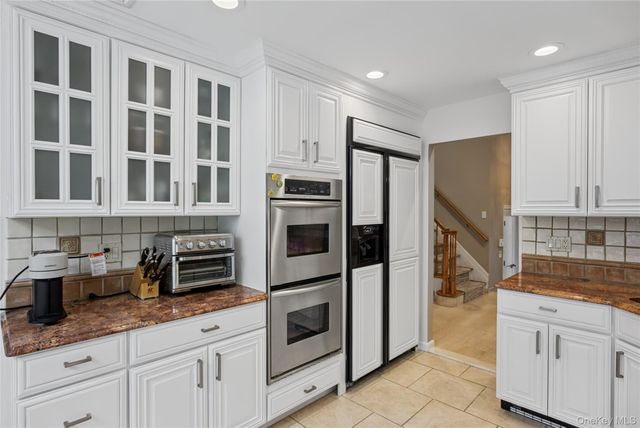 1875 Julian Lane, Merrick, NY 11566