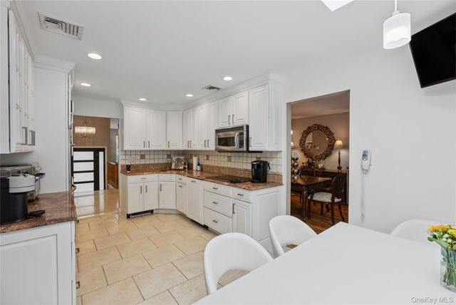 1875 Julian Lane, Merrick, NY 11566