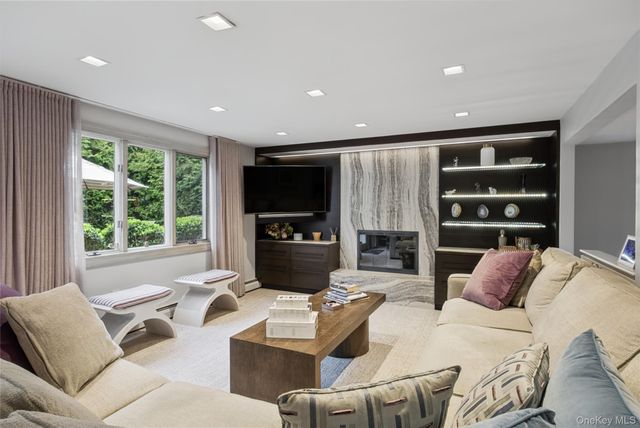 1875 Julian Lane, Merrick, NY 11566