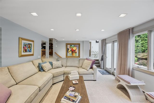 1875 Julian Lane, Merrick, NY 11566