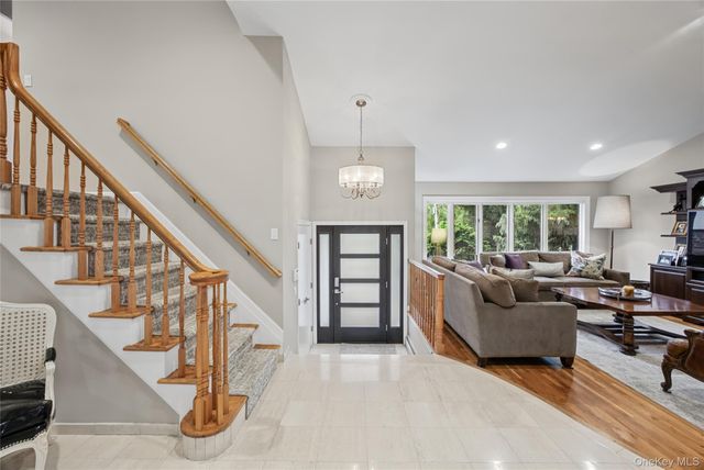 1875 Julian Lane, Merrick, NY 11566