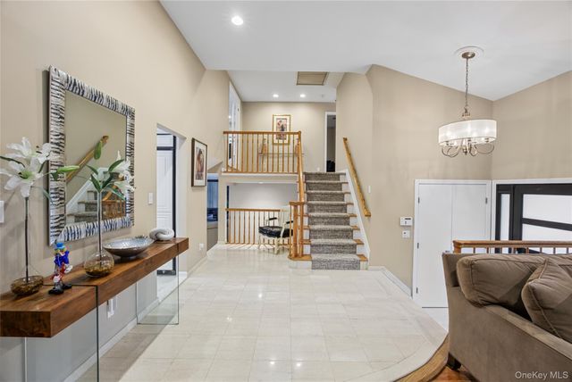 1875 Julian Lane, Merrick, NY 11566