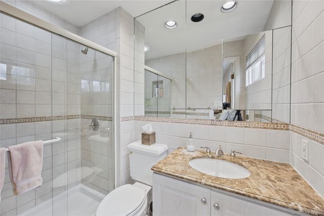 1875 Julian Lane, Merrick, NY 11566