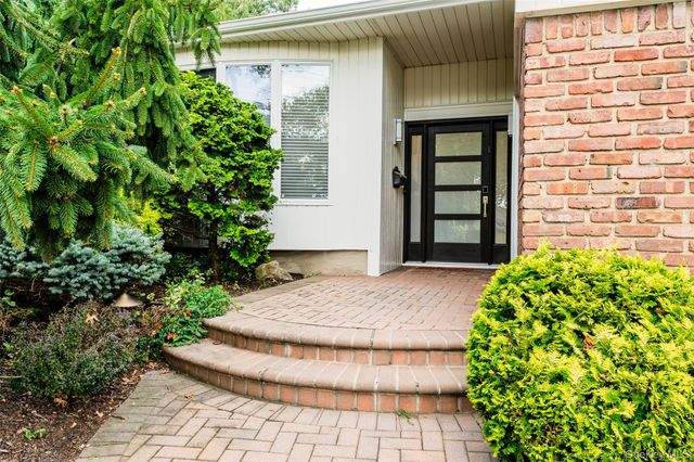 1875 Julian Lane, Merrick, NY 11566